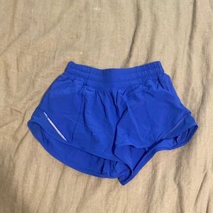 Lululemon bright blue hotty hots. Cerulean blueI it is. Size 4. 2”5
